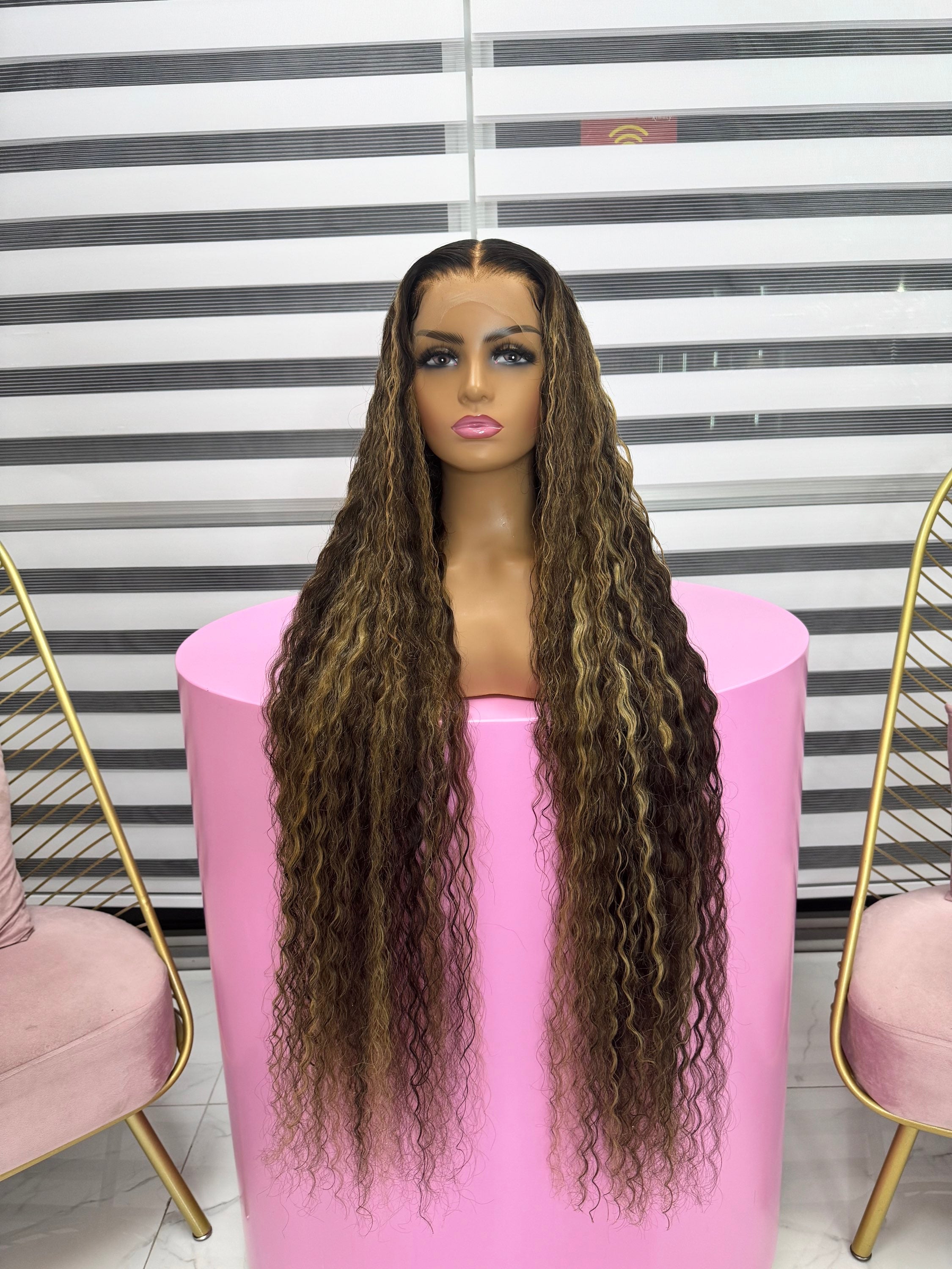 Highlighted fullfrontal wig